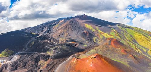 Тёплое приветствие из недр Земли. Сделать талисман из остывшей лавы самого крупного в Европе действующего вулкана. Этна – ваше грандиозное приключение.