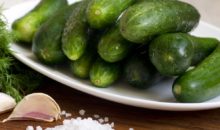 Как приготовить малосольные огурцы кипятком?