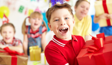 Как подобрать подарок для мальчика 8 лет?
