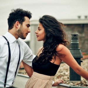 Как понять, что ты нравишься парню?