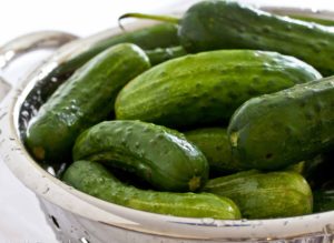 Как мариновать огурцы, чтобы были хрустящими?