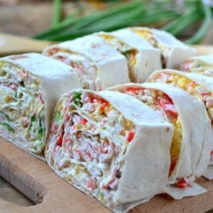 Как приготовить рулетики из лаваша с крабовыми палочками?