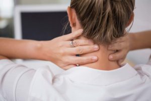 Как лечить остеохондроз шейного отдела позвоночника?