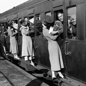 Любовь во время войны: 20 фотографий, наполненных глубокими чувствами