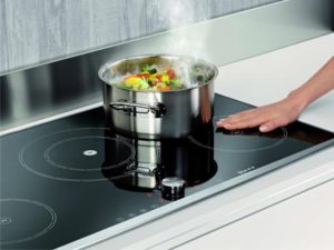 Какие плюсы и минусы есть у индукционной варочной панели?