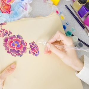 Какими красками можно рисовать на ткани?