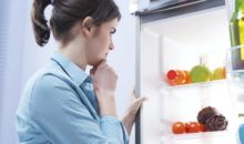Как убрать из холодильника неприятный запах?