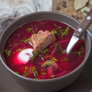 Как приготовить красный борщ со свёклой?