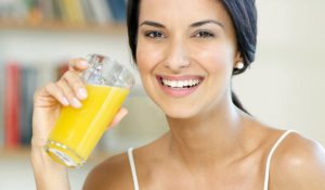 11 потрясающих свойств лимонной воды, о которых должен знать каждый!