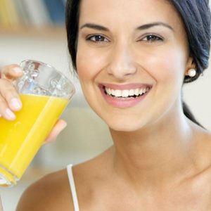 11 потрясающих свойств лимонной воды, о которых должен знать каждый!