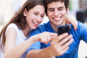 20 очень смешных SMS, которые влюблённые писали друг другу