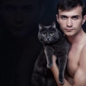 Взрывная фотосессия мужчин и котов