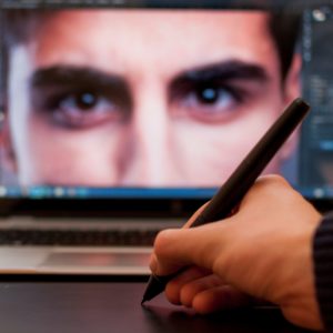 Как можно выровнять тон кожи в Photoshop?