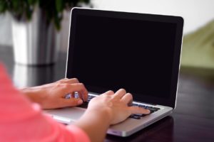 Как перезагрузить ноутбук, если он завис?