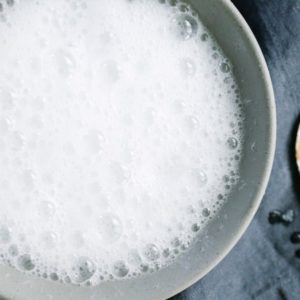 Зачем гасить соду уксусом при выпечке?