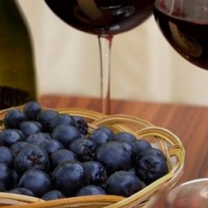 Как приготовить вино из черноплодной рябины в домашних условиях?