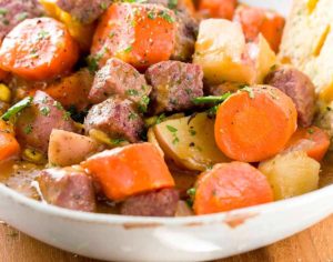 Как готовить овощное рагу с мясом?