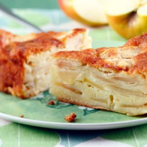 Как приготовить шарлотку с яблоками в духовке?