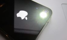Как включить вспышку на iPhone 4?