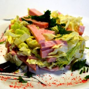 Салат с ветчиной и пекинской капустой