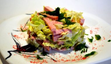 Салат с ветчиной и пекинской капустой