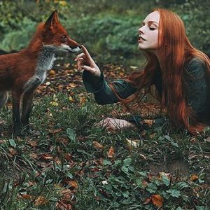 Удивительное сочетание: фотограф делает снимки рыжих людей с лисами