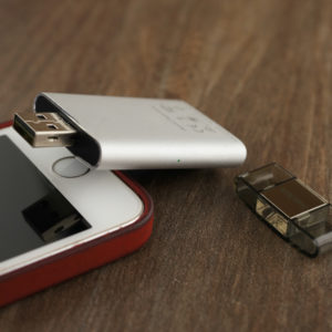 Как подключить USB‑флешку к телефону?