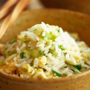 Как приготовить рис с яйцом по‑китайски?