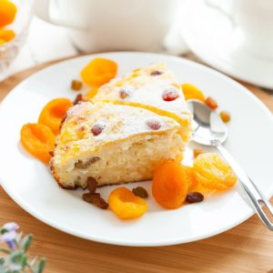 Как приготовить творожную запеканку?