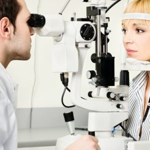 Почему лопаются сосуды в глазах?
