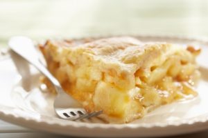 Как приготовить шарлотку с яблоками?