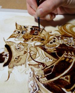 Художница рисует картины при помощи кофе