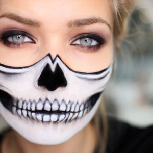 Как сделать грим на Хэллоуин?