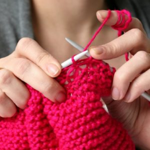 Схемы с описанием для начинающих: как связать свитер спицами?