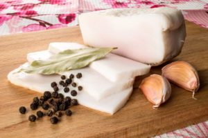 Как засолить сало в домашних условиях вкусно и быстро?