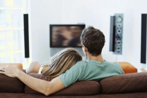 11 сериалов, которые скрасят ожидание лета
