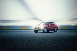 Фотограф использовал для рекламы машины Audi за $50 000 игрушечную миниатюру за $32