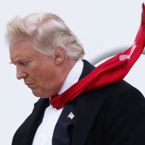 10 отфотошопленных фотографий Дональда Трампа с фирменными галстуками