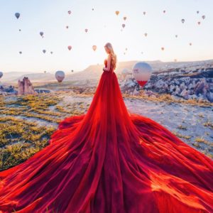 Москвичка фотографирует девушек в удивительных платьях на фоне удивительных мест