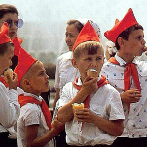 Школьная форма: как и когда появилась, какой была в разные исторические эпохи нашей страны