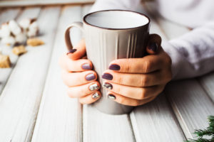 6 ошибок, которые вы допускаете, когда красите ногти гель-лаком