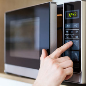 9 мифов о микроволновках, в которые не надо верить
