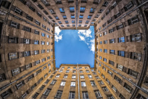 12 странных архитектурных решений в домах по всему миру, в которых скрыт неожиданный смысл