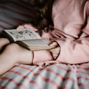 Почему полезно читать детям сказки? 7 причин устроиться поудобнее с хорошей книжкой