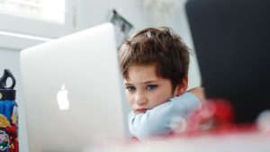 Сможет ли ребенок учить английский, занимаясь онлайн? 5 распространенных мифов