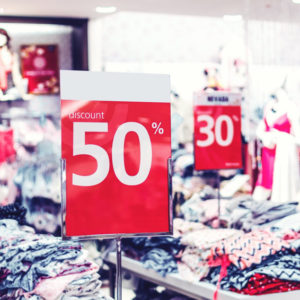10 маркетинговых трюков, которые заставляют покупать в два раза больше
