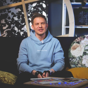 Обои для акцентной стены: Виктор Виденеев, основатель студии дизайнерских обоев Wall Street, рассказал об актуальных трендах
