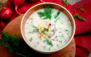 Как приготовить самую вкусную окрошку? 7 рецептов: с рыбой, с креветками, с киви