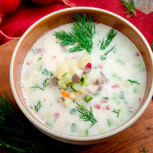 Как приготовить самую вкусную окрошку? 7 рецептов: с рыбой, с креветками, с киви