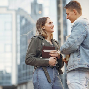 Как ведет себя мужчина, если он влюблен – на что смотреть в первую очередь